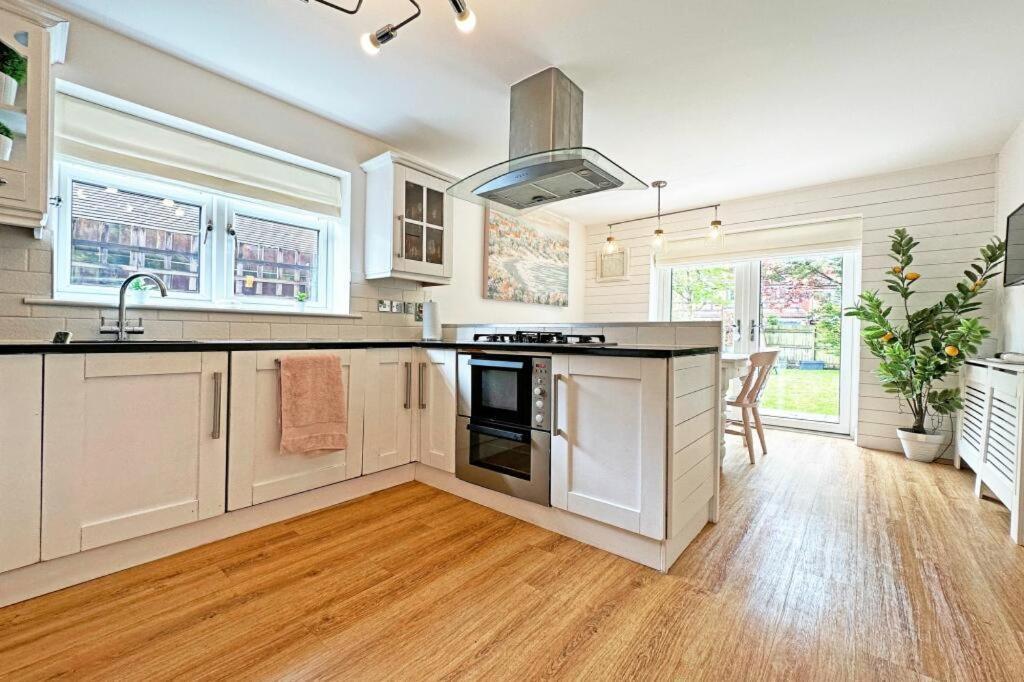 Bluebell House Home In Country Village. Nec/Stratford/Birmingham ソリフル エクステリア 写真